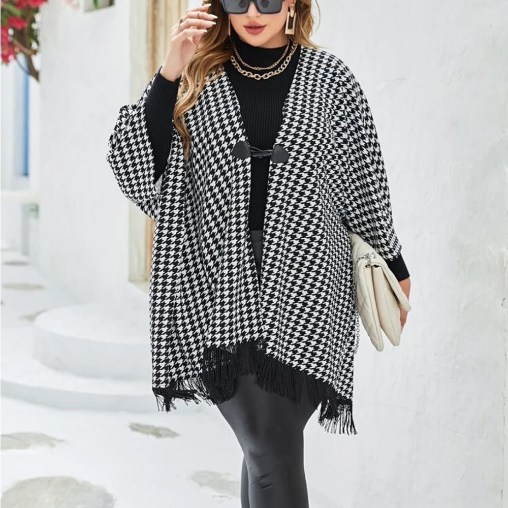 New without tags. Houndstooth Poncho. Sz XL.